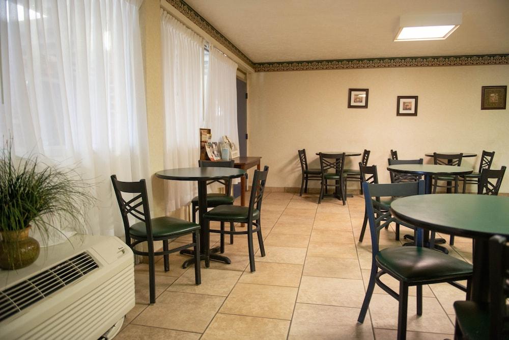Days Inn By Wyndham Waynesboro Kültér fotó