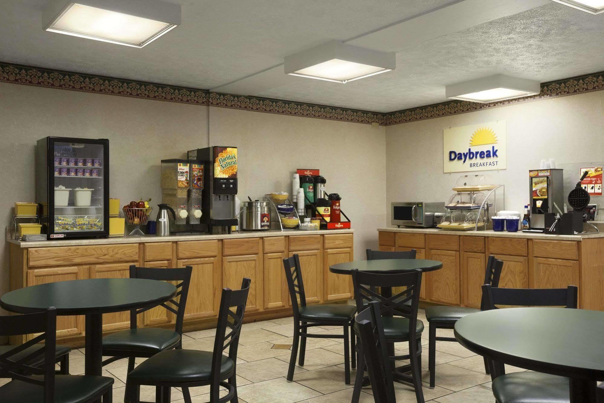 Days Inn By Wyndham Waynesboro Kültér fotó